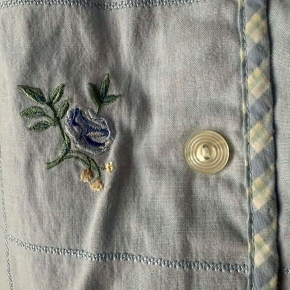 Vintage Jantzen Classics White Tee with Embroidered Flowers on Blue Vest - Picture 3 of 5